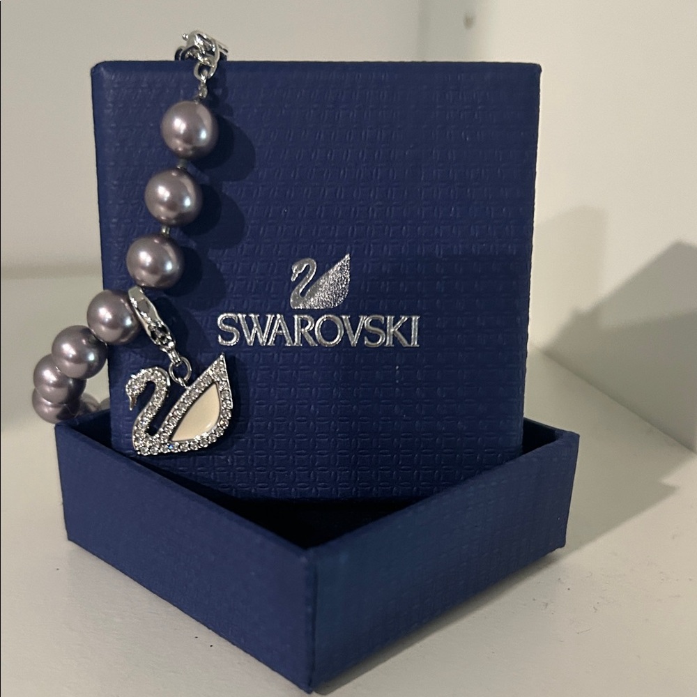Swarovski Lavender Pearl Bracelet with Silver Swan Charm